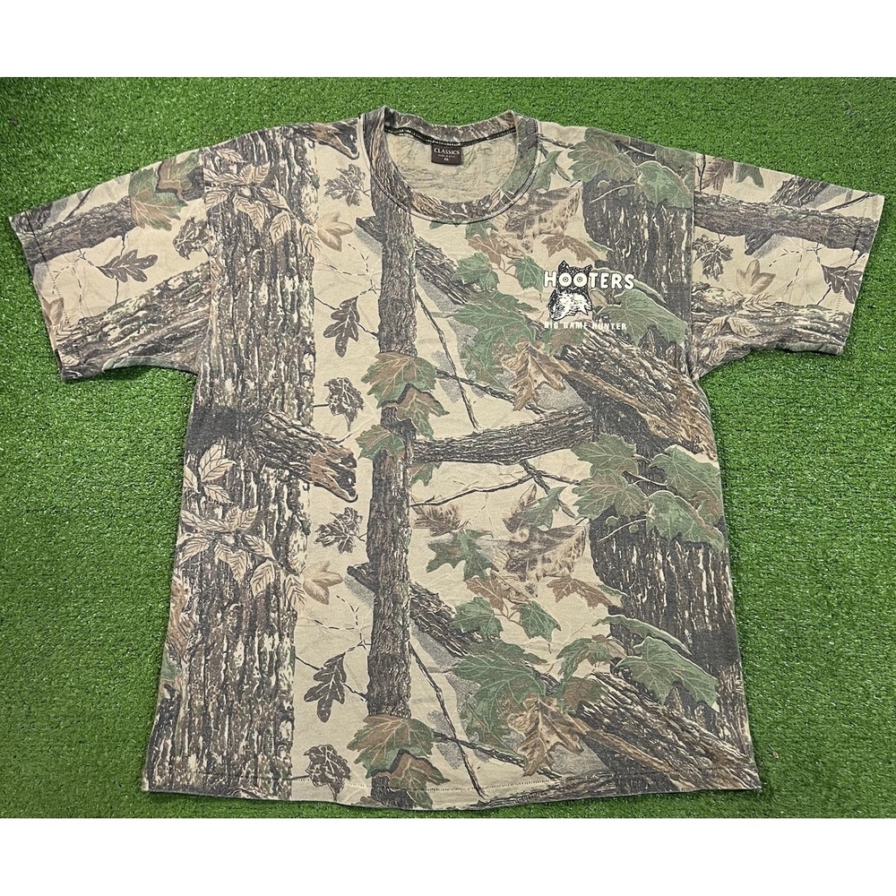 Vintage Single Stitch Hooters Shirt XL Camo 90s USA made "Big Game Hunter"